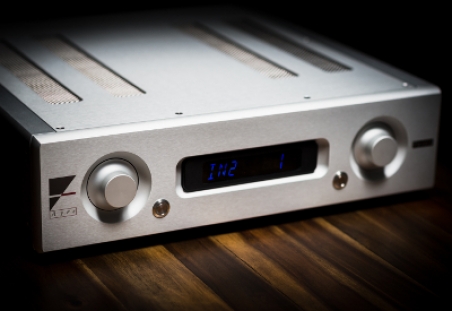 Ayre AX-5 Twenty integr&aacute;lt erős&iacute;tő